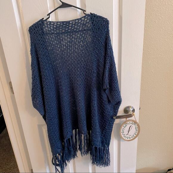 Charming Charlie Open Knit Poncho Sweater Size Small - Picture 2 of 7